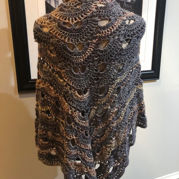 EUC Women’s Handmade Shawl - Picture 5 of 8
